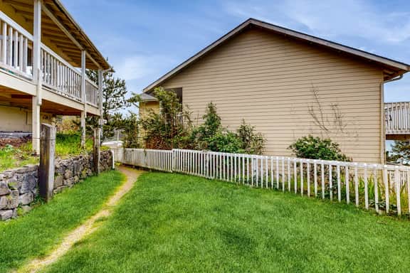 Cozy Coastal Condo with Ocean View Close to the Beach Dogs OK - Image 5