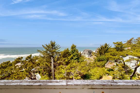 Oceanview Dog Friendly Studio with Awesome Views and Easy Beach Access - Image 3
