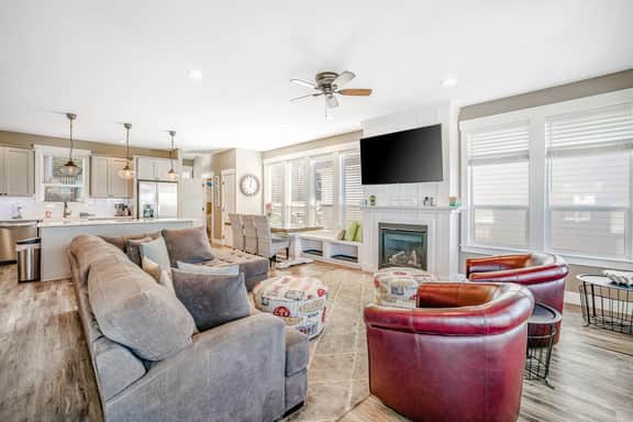 Gorgeous Ocean View Home with Private Hot Tub Fast WiFi Gas Fireplaces and with D - Image 2