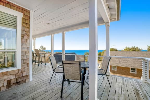 Gorgeous Ocean View Home with Private Hot Tub Fast WiFi Gas Fireplaces and with D - Image 3
