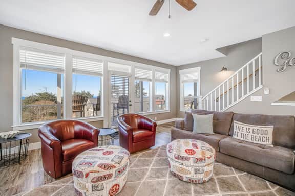 Gorgeous Ocean View Home with Private Hot Tub Fast WiFi Gas Fireplaces and with D - Image 4