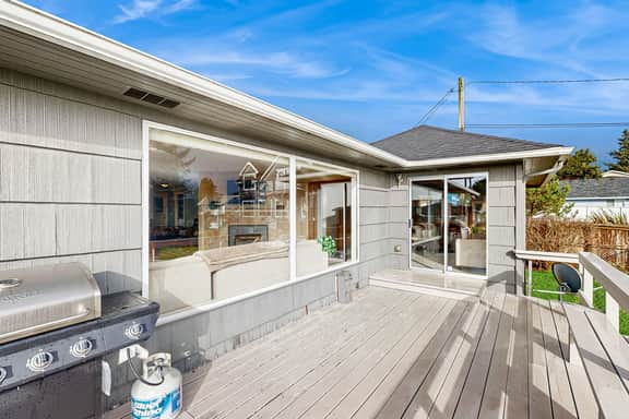 Cozy Oceanview Cottage in Great Location Close to Beach - Image 3