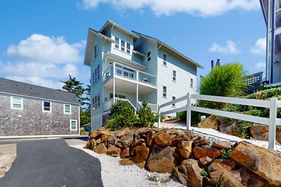 Ocean Views, Hot Tub & Coastal Comfort - Image 3