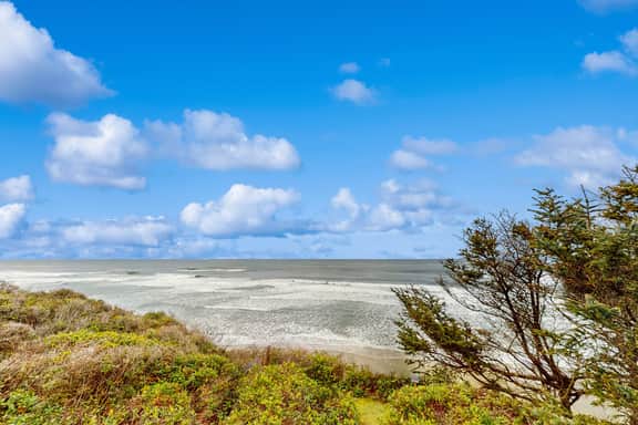 Dog friendly oceanfront home with private hot tub sauna and incredible view - Image 3