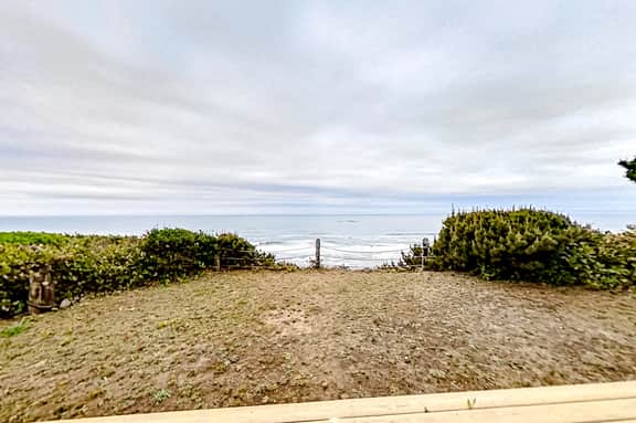 Two Story Dog Friendly Oceanfront Home with Free WiFi and Gas Fireplace - Image 2