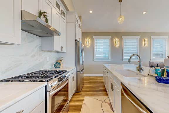 Beautiful and spacious oceanview home with hot tub and foosball table - Image 3