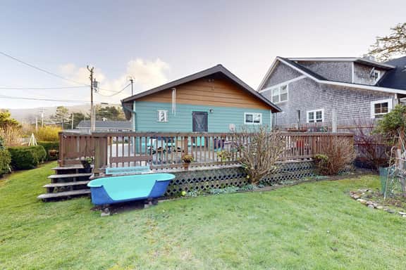Two Blocks to Beach Vintage House with Tranquil Garden - Image 5