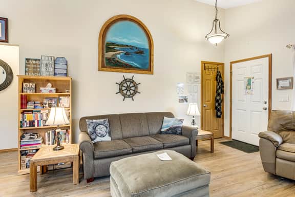 Dog Friendly Home Just a Half Mile Walk to the Beach and Heart of Town - Image 2