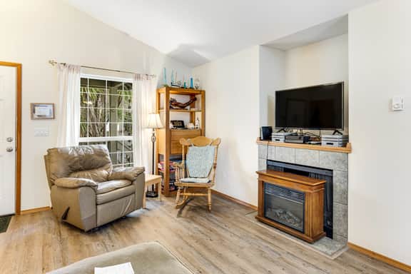 Dog Friendly Home Just a Half Mile Walk to the Beach and Heart of Town - Image 4