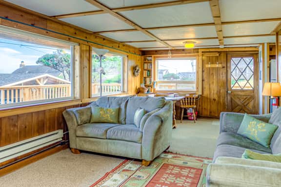 Dog friendly home across from the beach with grill deck and amazing ocean views - Image 3