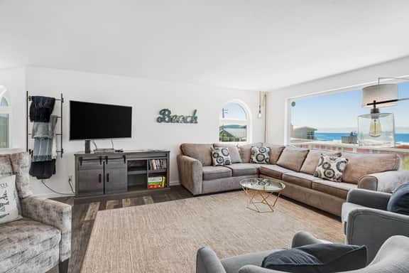 Dog friendly ocean view home with deck and enclosed yard 1 block to beach - Image 4