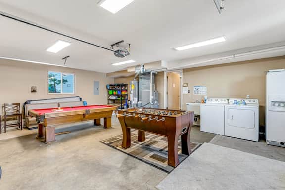 Bright home with stunning ocean views private hot tub and nearby beach access - Image 3