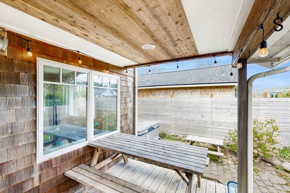 Dog friendly beach home with firepit private hot tub beach access and arcade - Image 4
