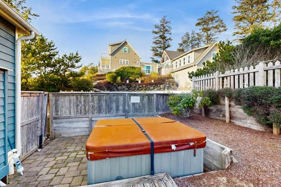 Charming two story home with a private hot tub large patio and washer dryer - Image 3