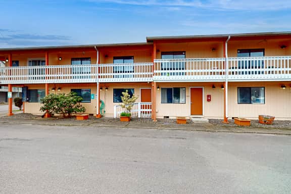 Charming Dog Friendly Room with Kitchenette Walk to Downtown and the Beach - Image 2