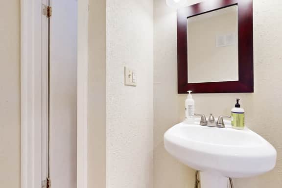Affordable Dog Friendly Studio Ocean Views and Nearby Beach Access - Image 5