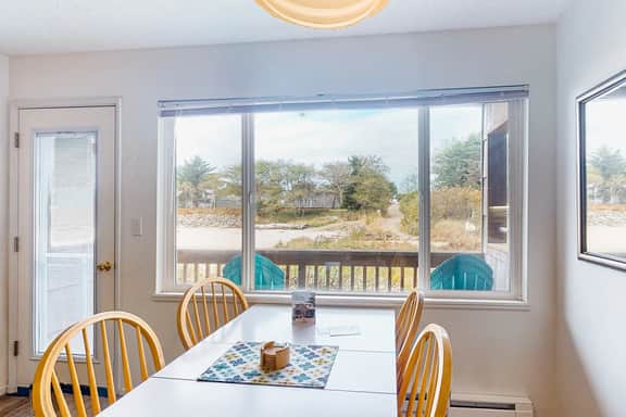 Dog friendly riverfront suite at oceanfront Proposal Rock Inn steps to beach - Image 4