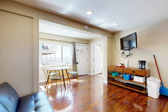 Dog Friendly Condo with Ocean Views Easy Beach Access Patio Free WiFi - Image 5
