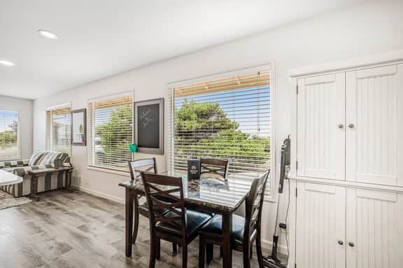 Oceanfront dog friendly home with sunny deck ocean view and washer dryer - Image 4