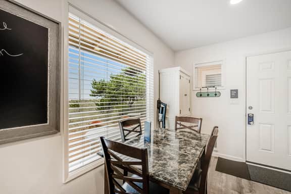 Oceanfront dog friendly home with sunny deck ocean view and washer dryer - Image 5
