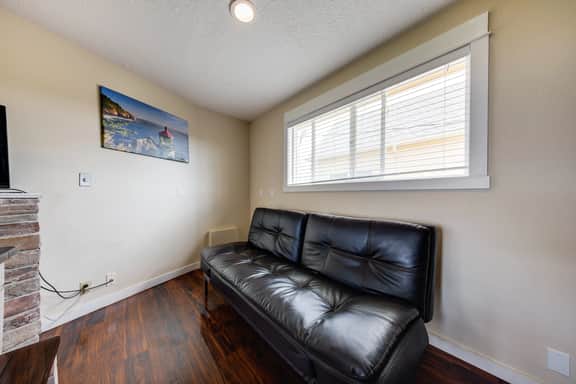 Upper Level Condo with Private Balcony and Nearby Beach Access Dog Friendly - Image 5