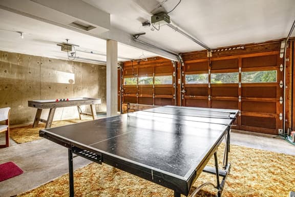 Cozy hilltop home with ocean views and game tables 3 blocks from the beach