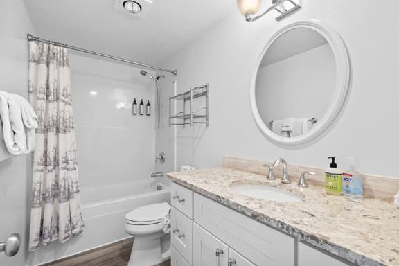 Gorgeous Retreat with Separate Cottage Private Hot Tub and Close Beach Access