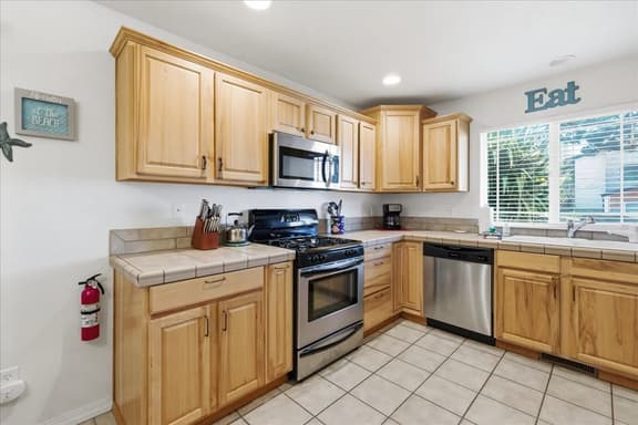 Lincoln City Beach Retreat with Hot Tub, Patio & Game Room