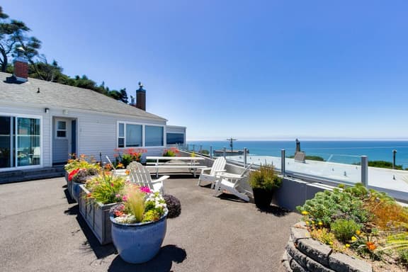 Cozy Ocean-View Condo Near Beach & Coastal Events - Image 1