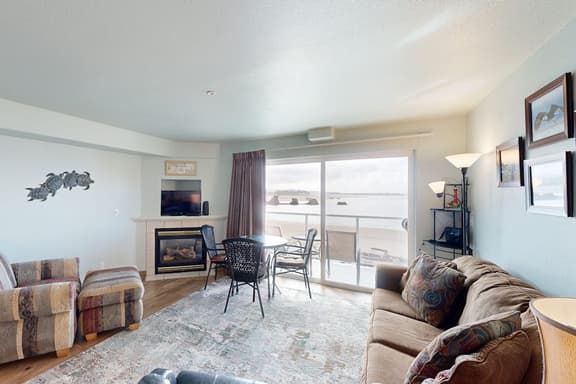 Historic Taft District condo with dazzling bay views fireplace and washer dryer