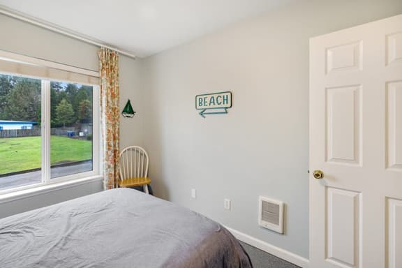 Spacious House with Partial Ocean Views Quiet Location and Two Living Rooms