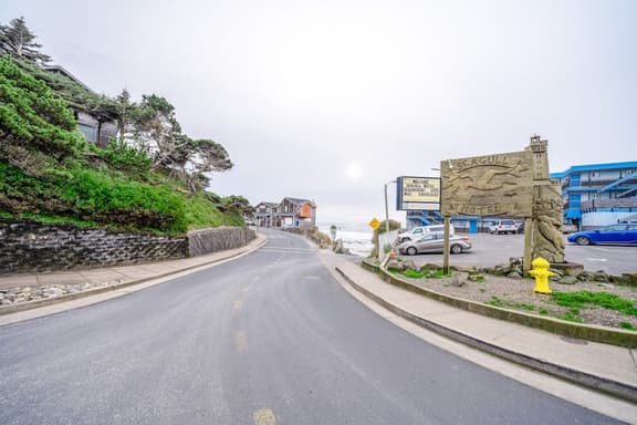 Oceanfront condo with private hot tub ocean views and high speed WiFi