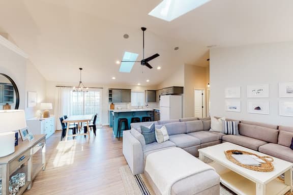 Family Friendly Beach Home with High Speed WiFi Gas Fireplace and Washer Dryer