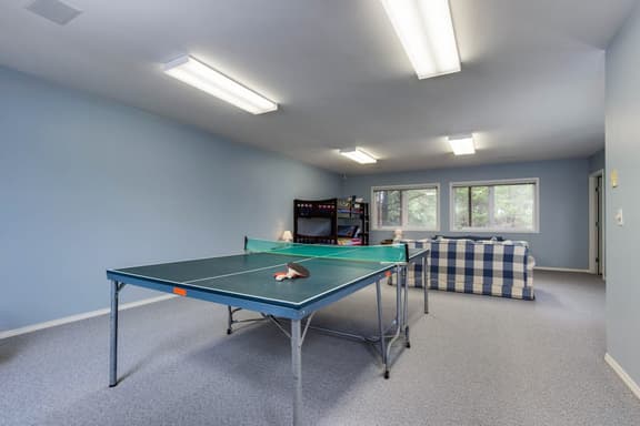 Serene home with entertainment full kitchen and easy beach access