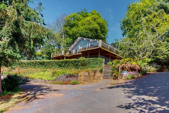 Family Friendly Home with Hot Tub Ocean View and Entertainment Near Beach - Image 1