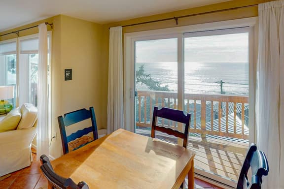 Perfect oceanside getaway with magnificent ocean views and beach nearby