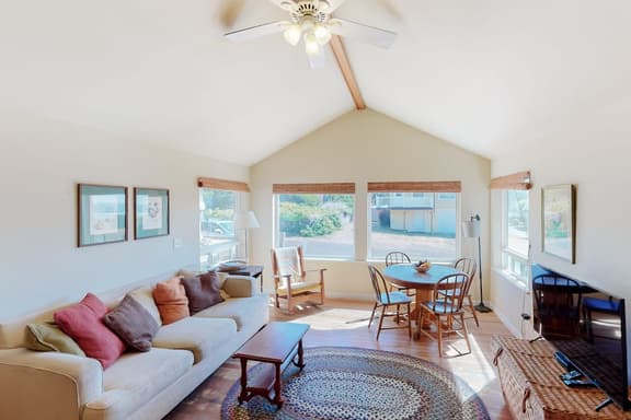 Family friendly house with ocean and beach views WiFi and steps away from the beach - Image 1