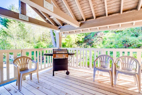 New House in Quiet Location with Modern Amenities near Beach Lake and Town