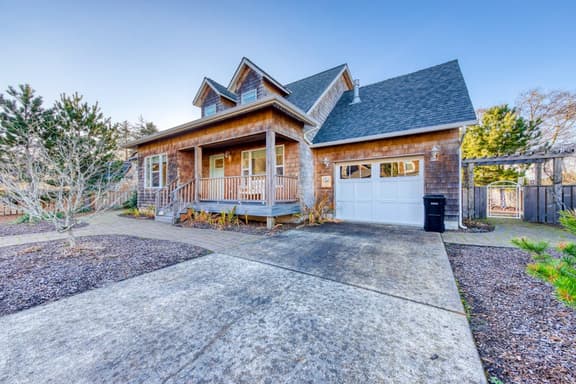 Home near the beach with fire pit gas fireplace and ping pong - Image 1