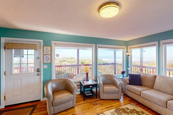 Family Friendly Oceanfront Condo with Free WiiFi Ocean Views and Easy Beach Access