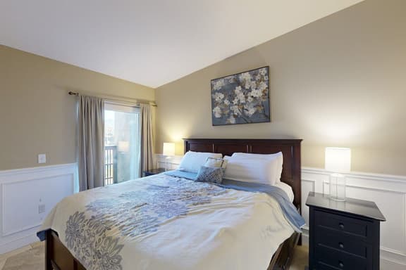 Gorgeous oceanfront condo with great views and beach access