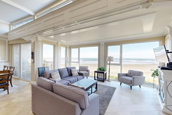 Gorgeous oceanfront condo with great views and beach access - Image 1