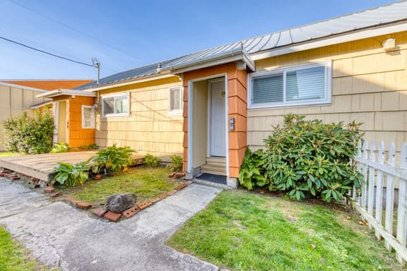 Four Dog Friendly Rentals Near Beach Access Ideal for Multi Families - Image 1