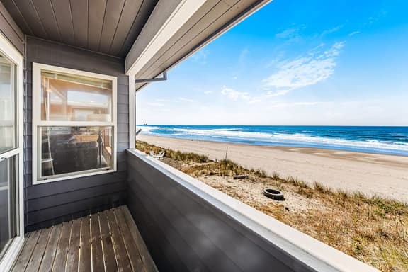Two story oceanfront retreat with a washer dryer firepit and Ping Pong table - Image 1