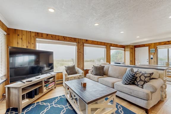 Oceanfront home with great views high speed WiFi and direct beach access