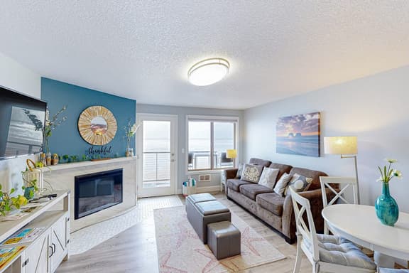 Rock Creek Inn condo on beach with ocean view balcony walk to shops and dining - Image 1
