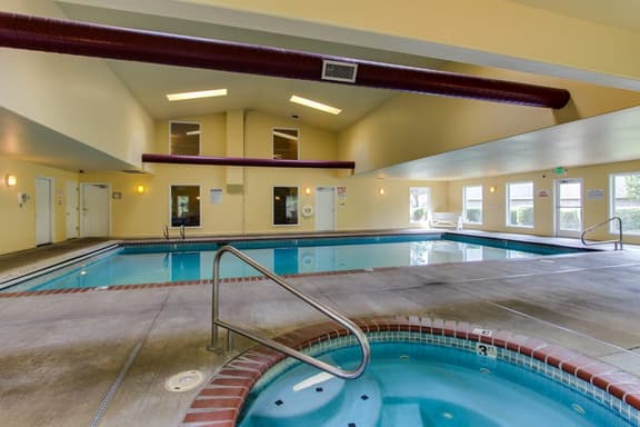Luxury Waterfront Condo with Shared Hot Tub Pool and Ocean Views