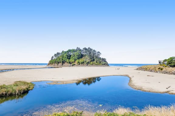 Proposal Rock Charmer Condo in Neskowin with creekside and ocean views