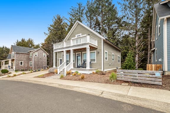Oceanview home with WiFi washer dryer gas fireplace balcony