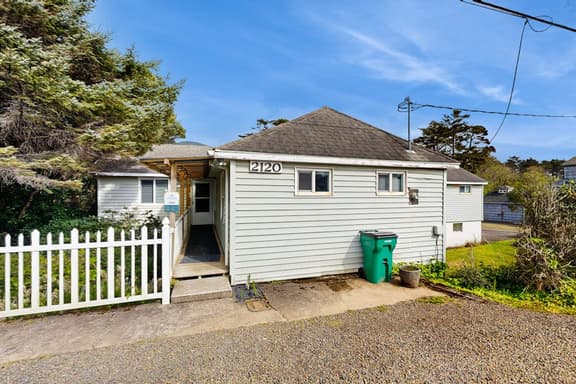 Centrally located home with lake views private pool and spacious deck - Image 1